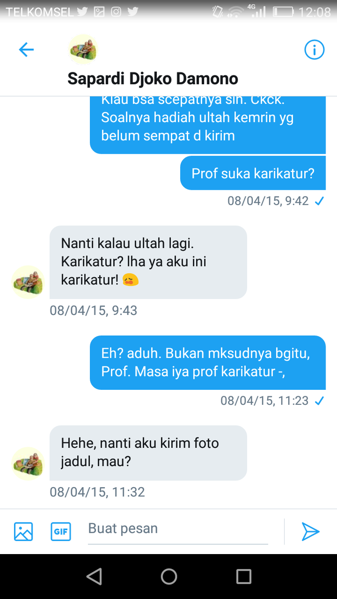 NiningAngreani's tweet photo. Sewaktu kutanya, ada foto yang paling disuka gak Prof? Beliau kirim foto jadul ini. Tapi, katanya beliau gak tau yg fotoin siapa dan foto ini beliau dpt dari medsos. https://t.co/uhIkhi5wNl