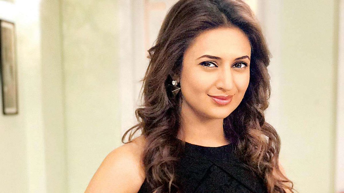 TRPTV2's tweet photo. [Exclusive!]StarPlus To Arrange A Special Episode On The Occasion Of #GaneshChaturthi......

With Special Guests Like:- #AkshayKumar #SonuSood #AliaBhatt #DivynkaTripathi https://t.co/sNursiIgEl