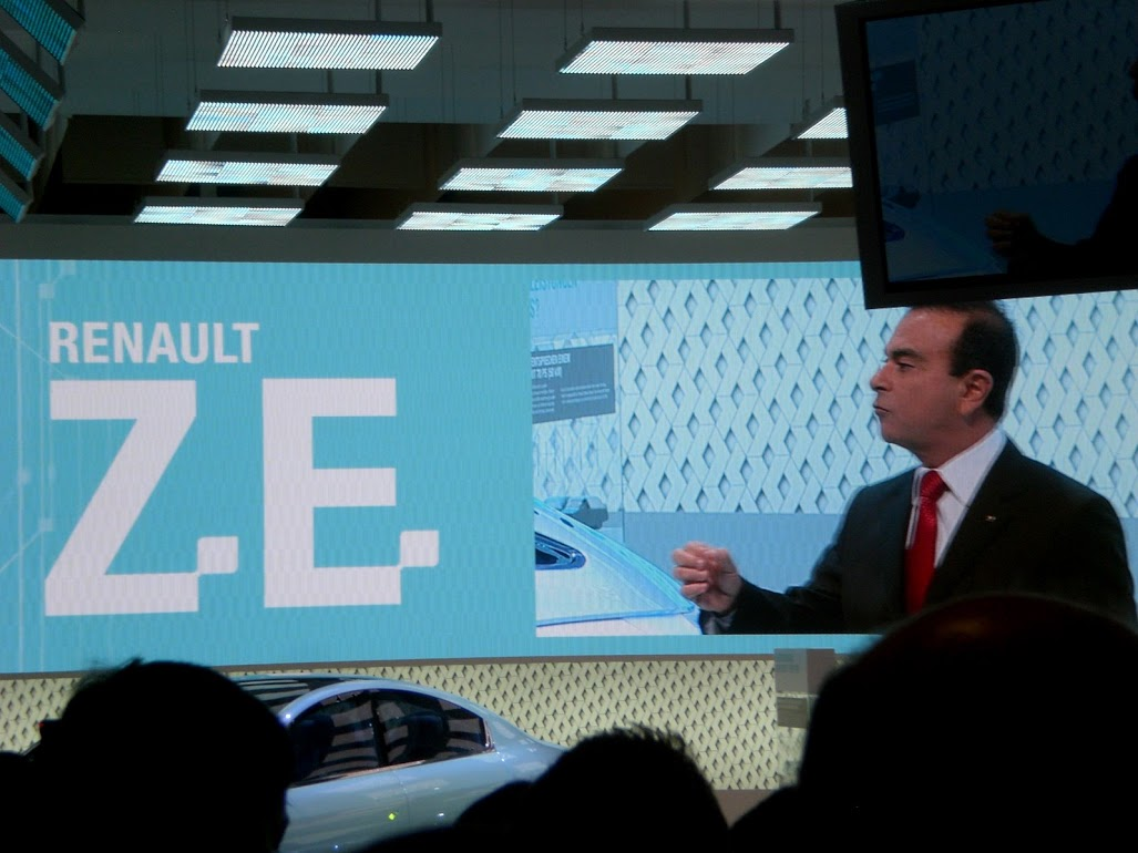 5/ Speaking of announcements, the Fluence was announced at the Frankfurt Auto Show by none other than Carlos Ghosn. And ten years later...yeah, wow. History is so strange.I have so much respect for Ghosn's commitment to electric cars, despite the 2008 crisis. True leadership.