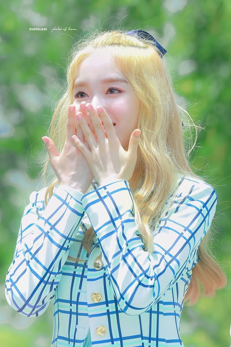 gowpics's tweet photo. gowon cheeks. thats it. that’s the tweet https://t.co/NAk1JDlIAr