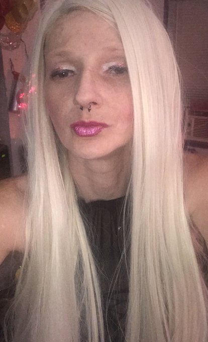 I just may or may not chatterbate after my nice hot steamy scrub down in the shower and then pick out<a href="/tag/newprofilepic"class="tags"><span>#newprofilepic</span></a>