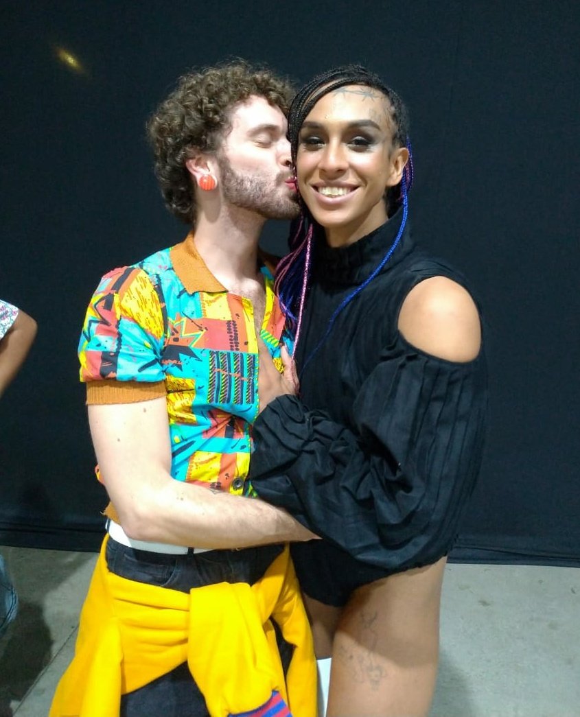 yxxngR's tweet photo. 30 com carinha de debutante, feliz aniversárioooo, te amo! @linndaquebrada sdds das perfeições que são seus shows, o último que fui, no oficina, foi um dos que mais marcou pra mim de todos os shows que já fui na vida ❤️ tudo p mim #LINATRINTOU https://t.co/g6PvroWqLO https://t.co/JpWUjAZ1XP