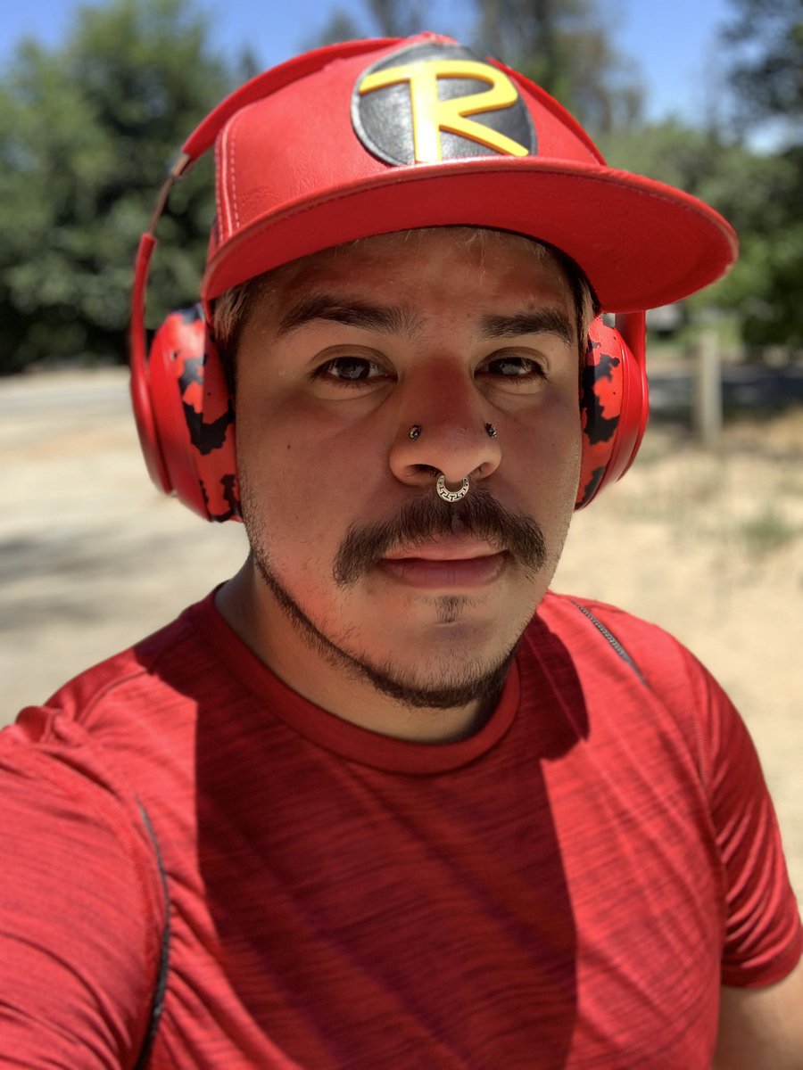 kid_fame1's tweet photo. Call me Red Robin πΆπͺπΌ. #thatfitthough https://t.co/LtZlz2Hk8g