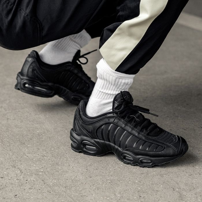 nike air max tailwind triple black