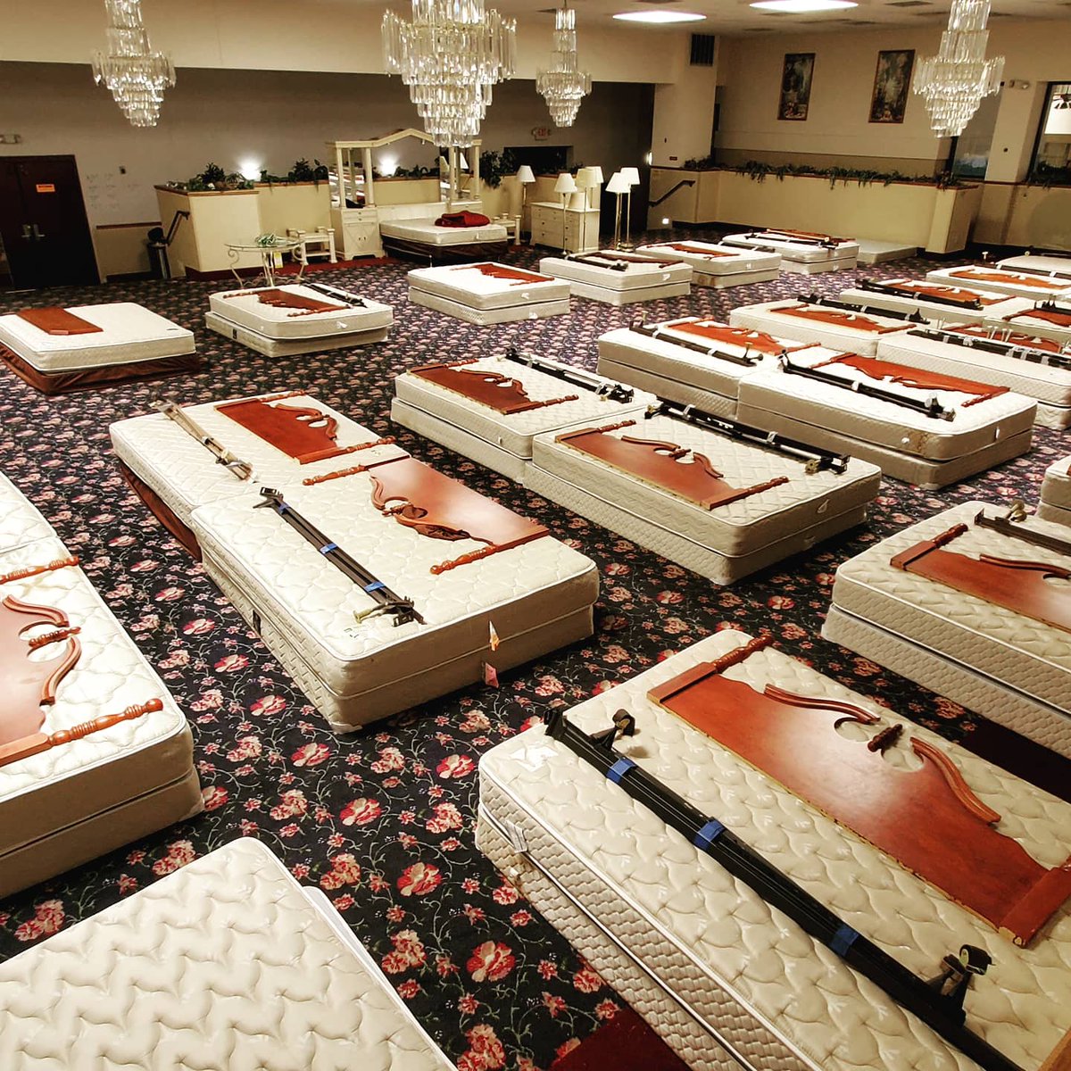 iclsales's tweet photo. The Plaza Liquidation Sale Last  Days!!  
$5 Queen BEDS $5 Queen BEDS  $5 Queen BEDS 
#wausau #wisconsin #crazylowprices
The Plaza 
201 N 17th Avenue
Wausau, WI  54401
OPEN Sunday Noon to 5PM              7/19/20 https://t.co/hUwhFug3UN