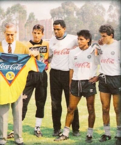 History_America's tweet photo. Hoy más que nunca añoro a un directivo como Don Panchito Hernández.
Observen en el extremo derecho a la promesa americanista que se convertiría en leyenda. https://t.co/vYCS71aSq8