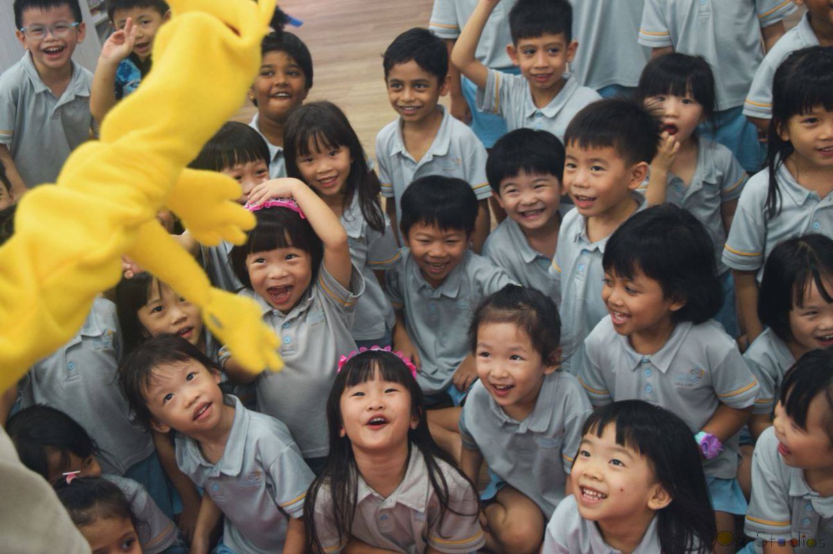 Ozstudios_sg's tweet photo. Recognising two princesses in the group, our puppets responded with the proper etiquette accustomed to royalty.
👸👸

Star learners Tampines

#starlearners #Preschool #Childcare #Kindergarten #EarlyChildhoodEducationSG #SGParents #Drama #OzstudiosSG #puppetry https://t.co/FRMS4LOv4q
