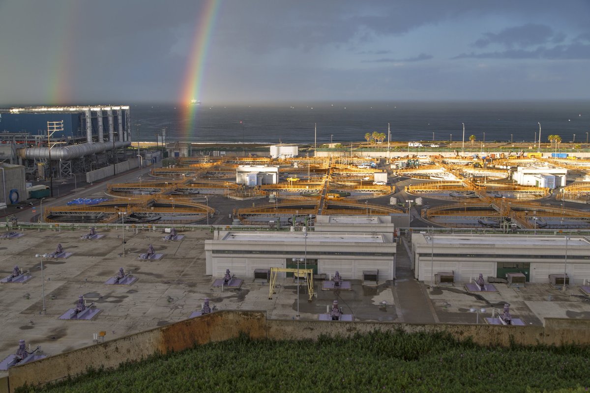 LACitySAN's tweet photo. The #HWRP is the largest of the city’s four reclamation plant operated by LASAN. It receives &amp; treats an average flow of 260,000,000 gallons per day of #wastewater. MBR project will help maximize the plant’s #waterreclamation process.
#MembraneBioreactor
🎥https://t.co/hZ113vNf2r https://t.co/eIa8cHAJk7