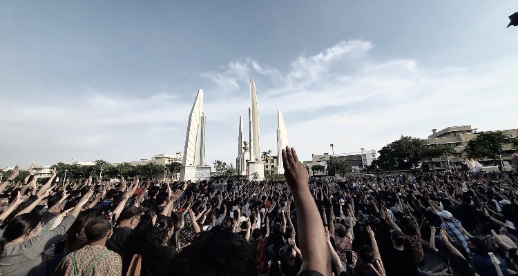 ยานอวกาศบินมาวิ้ว ||| tweet media