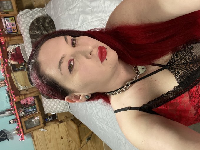 I'm online right now on Skyprivate - pay-per-minute system for Skype live shows. Call me right now in