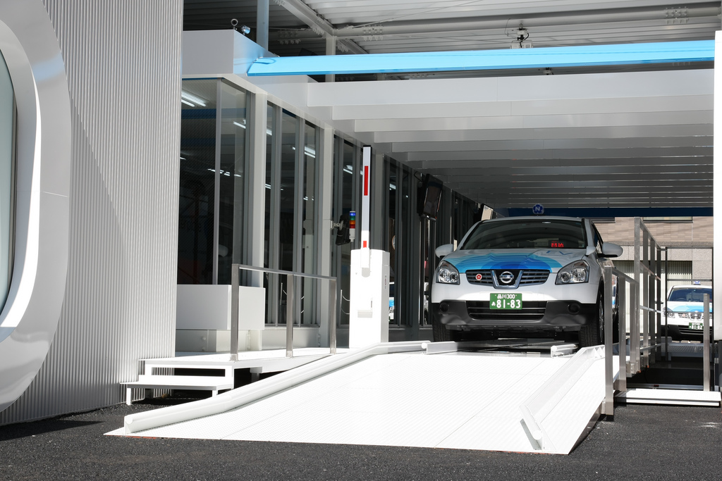 12/ I left in 2011 because I thought there was so much potential for these connected car services and I wanted to do my own startup, but the company kept pumping out infrastructure and cars, and for a while, things stayed on track.Japan had a taxi demo, which was SO futuristic.