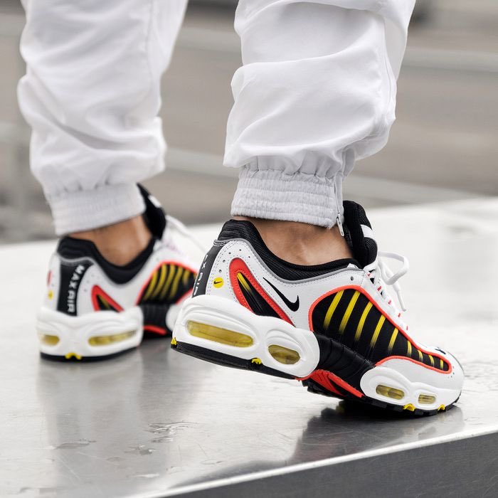 nike air max tailwind iv crimson