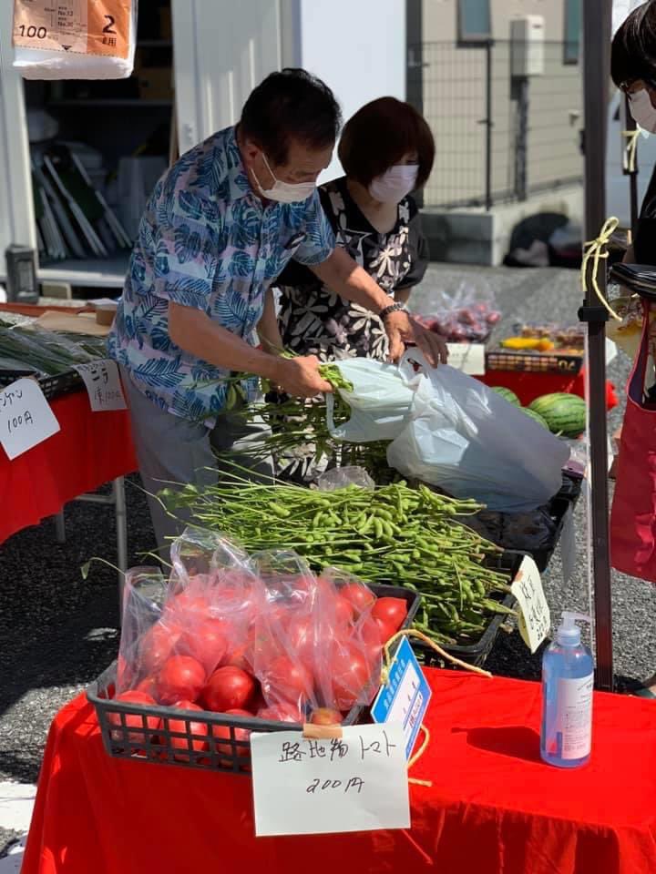 ome_marche's tweet photo. 本日、予報に反して快晴！15:00まで開催中♪地元産の有機野菜、お惣菜、買い物にいらしてください！！ https://t.co/bl2nYGae9k