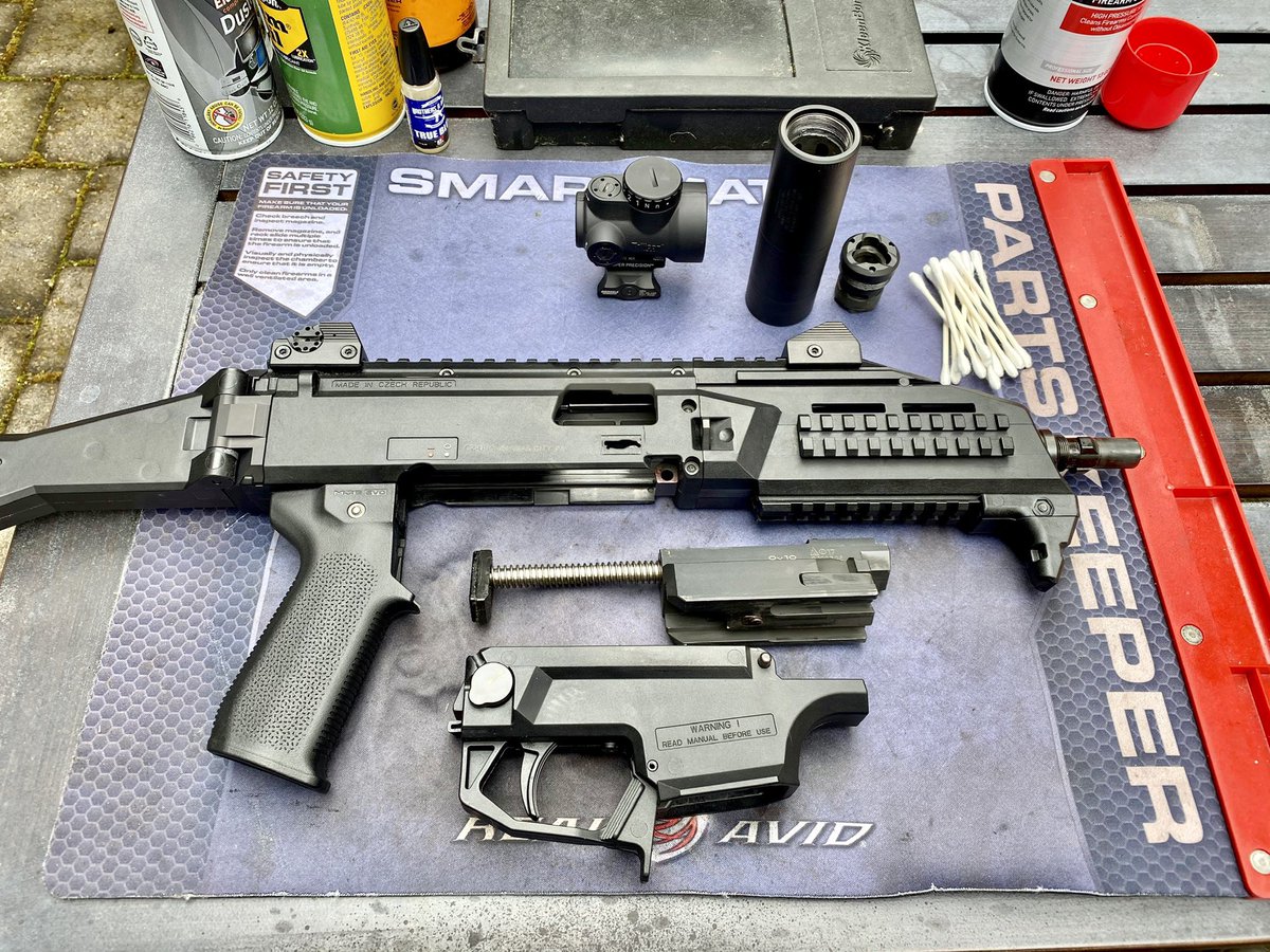 VincEntWvZ's tweet photo. Went to clean my Scorpion EVO 3 as the blowback gun get dirty really quickly with suppressor attached. Found a lot of rust under the carbon in the trigger pack and have to disassemble and clean every piece in the trigger pack. Plasic gun also can rust.🤪
#omega9k #ScorpionEVO3 https://t.co/RAT5gccW9U
