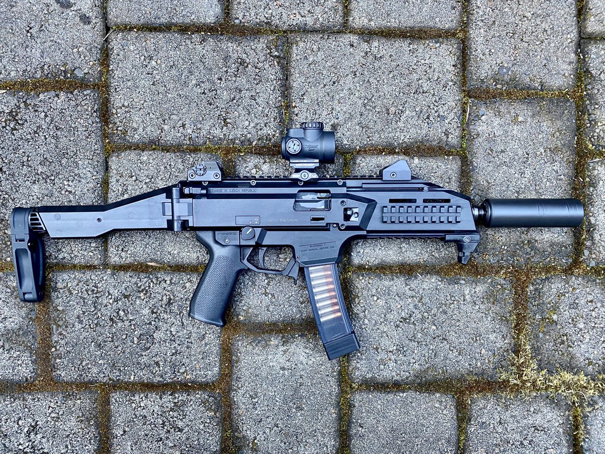 VincEntWvZ's tweet photo. Went to clean my Scorpion EVO 3 as the blowback gun get dirty really quickly with suppressor attached. Found a lot of rust under the carbon in the trigger pack and have to disassemble and clean every piece in the trigger pack. Plasic gun also can rust.🤪
#omega9k #ScorpionEVO3 https://t.co/RAT5gccW9U