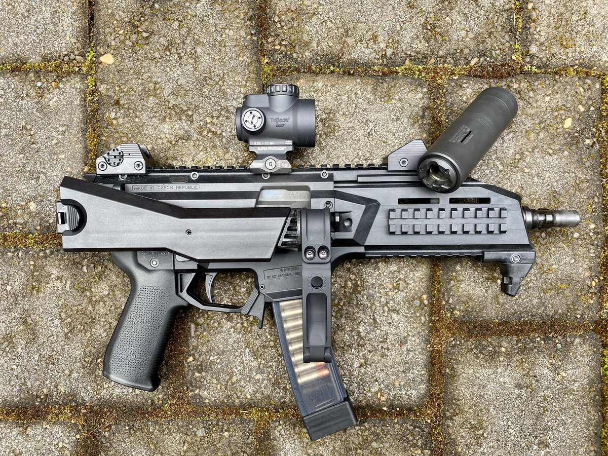VincEntWvZ's tweet photo. Went to clean my Scorpion EVO 3 as the blowback gun get dirty really quickly with suppressor attached. Found a lot of rust under the carbon in the trigger pack and have to disassemble and clean every piece in the trigger pack. Plasic gun also can rust.🤪
#omega9k #ScorpionEVO3 https://t.co/RAT5gccW9U