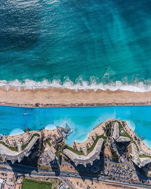 AdvMachineSC's tweet image. The world&apos;s largest man-made swimming pool measures an incredible 871,200 square feet -- that&apos;s about the size of 15 football fields! Question: Where is the largest swimming pool in the world located? 🤔