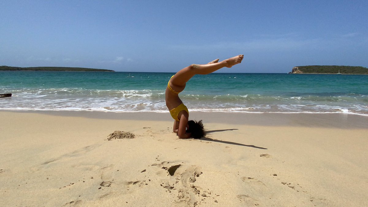 Saaanndriii's tweet photo. “Si buscas resultados distintos, no hagas lo mismo siempre”
Poco a poco viendo progreso en mi, aspirando cada vez más en la yoga💪🏽
#IslandLive #FuerzaCorporal #IslandGirl #Turisteo #SpotsPR #summergirl #Morningbeach #Morena #Ocean #Tropicaleo #Tanningtime #Letsgo #PazInterior https://t.co/Zr6I5pEKX4