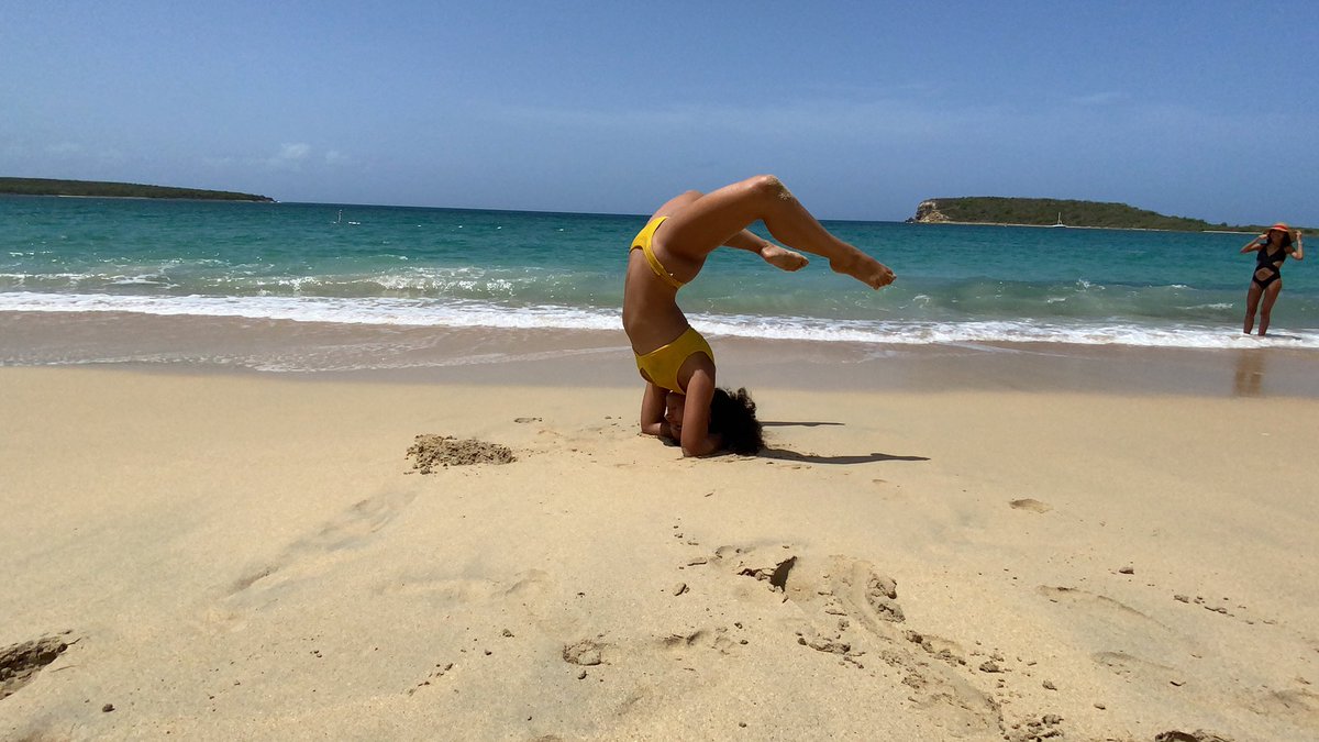 Saaanndriii's tweet photo. “Si buscas resultados distintos, no hagas lo mismo siempre”
Poco a poco viendo progreso en mi, aspirando cada vez más en la yoga💪🏽
#IslandLive #FuerzaCorporal #IslandGirl #Turisteo #SpotsPR #summergirl #Morningbeach #Morena #Ocean #Tropicaleo #Tanningtime #Letsgo #PazInterior https://t.co/Zr6I5pEKX4