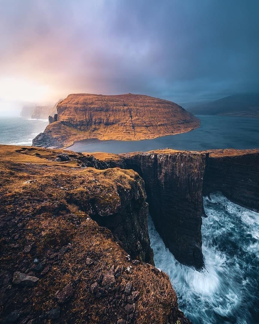 Storms  in Faroe Islands 🇫🇴 
Please Follow Us for more - @squareofin 
Please Follow Us for more - @squareofin 
.
.
📸 @fayedunmall 
📸 @pietroienca 
📍Faroe Islands 🇫🇴
.
.
#landofvikings #faroeislands #faroese #faroeisland #mikladalur #visitfaroeislands #traveleverywhere