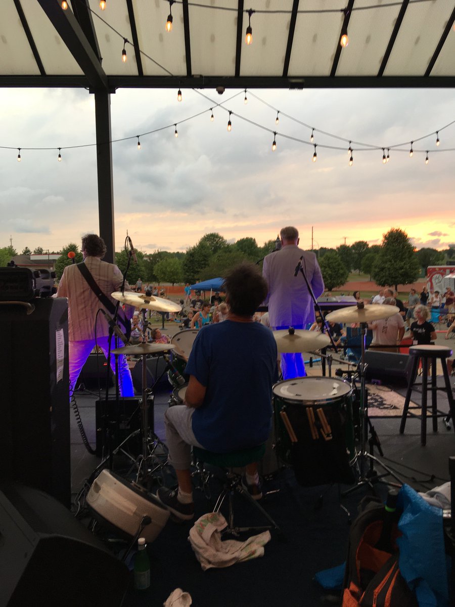 gottahaveheartt's tweet photo. Let there be rock!
Right now! @LeMusiqueRoom outdoors! @TheSuburbsBand 🙌🤘😎❤️ #rattlemybones #heymuse https://t.co/zjsTY1Brmm