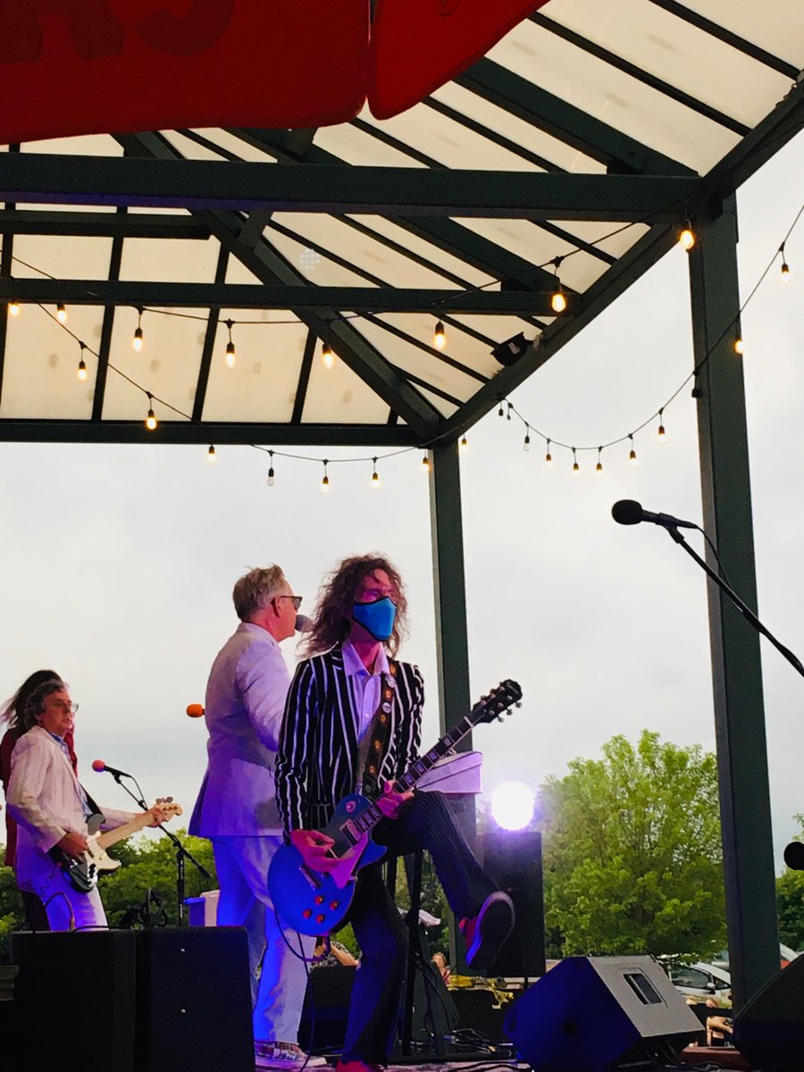 gottahaveheartt's tweet photo. Let there be rock!
Right now! @LeMusiqueRoom outdoors! @TheSuburbsBand 🙌🤘😎❤️ #rattlemybones #heymuse https://t.co/zjsTY1Brmm