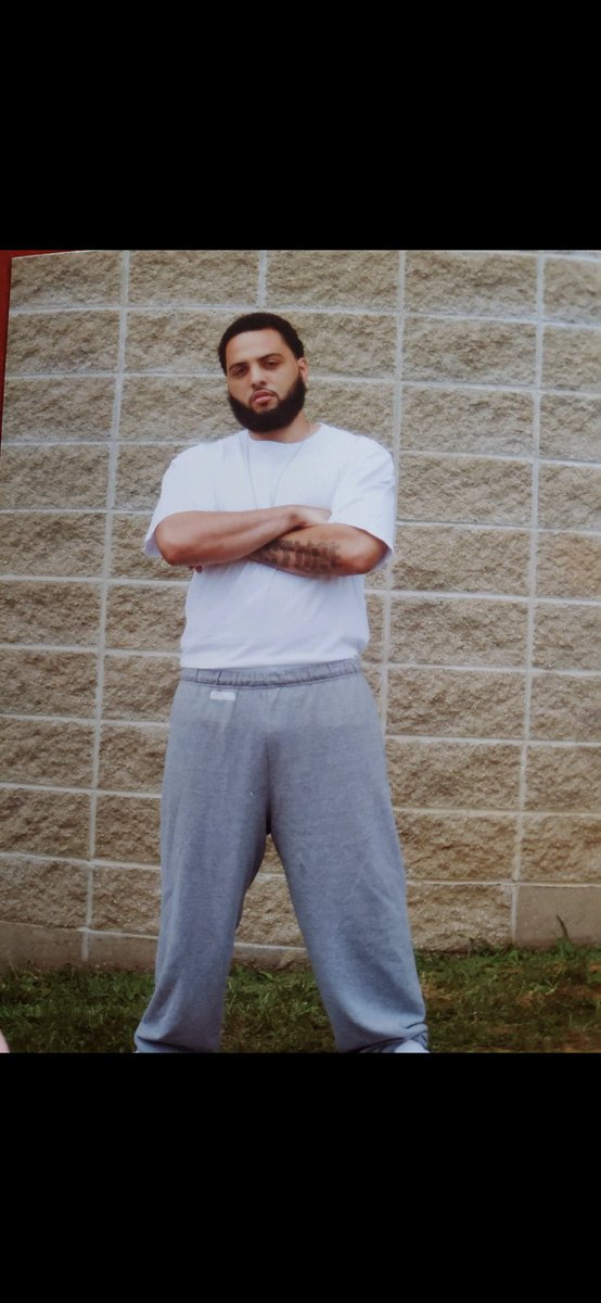 4Duce0's tweet photo. Free the dawg 😈 https://t.co/ctPwF7hw1D