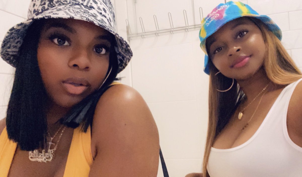 iiFayee_'s tweet photo. Just me &amp; my bih always 💕 @t_muh_ https://t.co/zG0uDfu83d