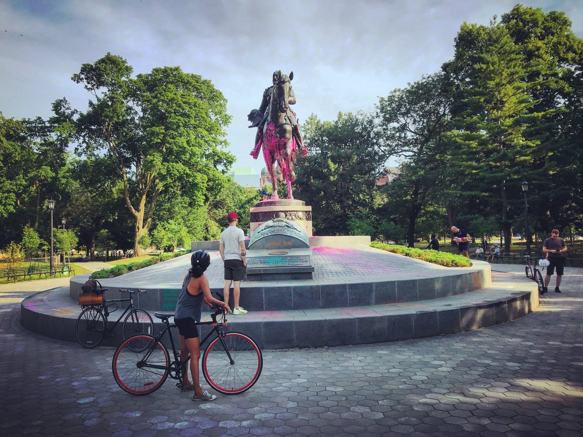 There certainly seems to be more interest in the history of King Edward's statue now that he has paint all over him.Lots of people stopping to read the plaques, some vocally surprised to learn this big statue in Queen's Park used to stand in India.
