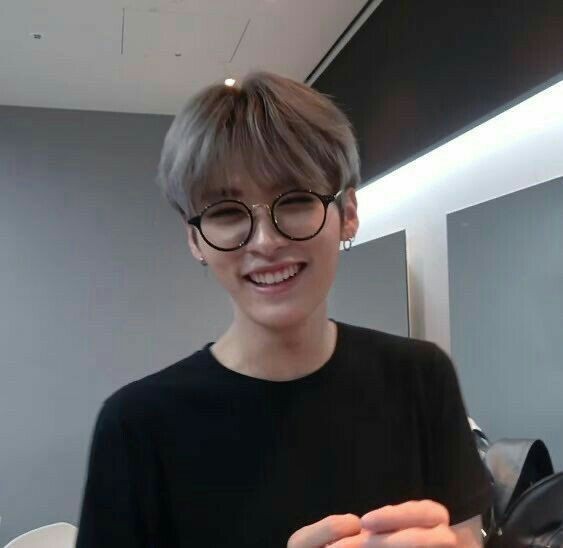 Lino with glasses: a thread 