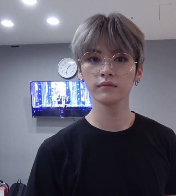 Lino with glasses: a thread 