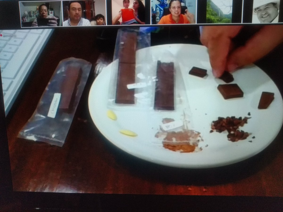 aliciamateos's tweet photo. La chocolatera #Wolter ofreció esta noche una cata en línea, en el que se degustaron los productos Quetzalli en sus presentaciones de 60, 74 y 80 por ciento de cacao. La cata fue guiada por Alejandro Campos. Felicidades a @Turismo_Tabasco  y @OCV_Tabasco  por el evento. https://t.co/0s7yB47HJZ