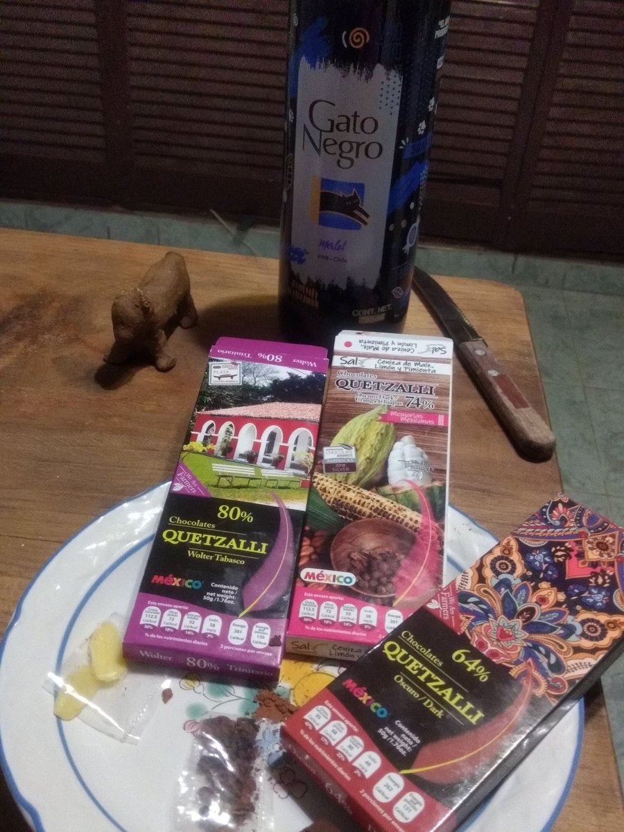 aliciamateos's tweet photo. La chocolatera #Wolter ofreció esta noche una cata en línea, en el que se degustaron los productos Quetzalli en sus presentaciones de 60, 74 y 80 por ciento de cacao. La cata fue guiada por Alejandro Campos. Felicidades a @Turismo_Tabasco  y @OCV_Tabasco  por el evento. https://t.co/0s7yB47HJZ