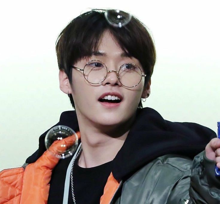 Lino with glasses: a thread 