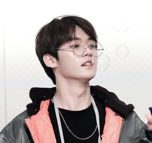 Lino with glasses: a thread 