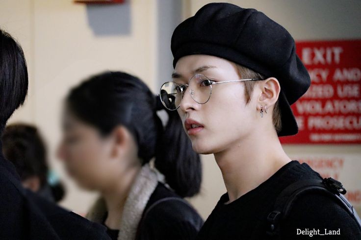 Lino with glasses: a thread 