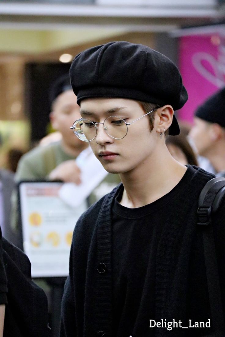 Lino with glasses: a thread 