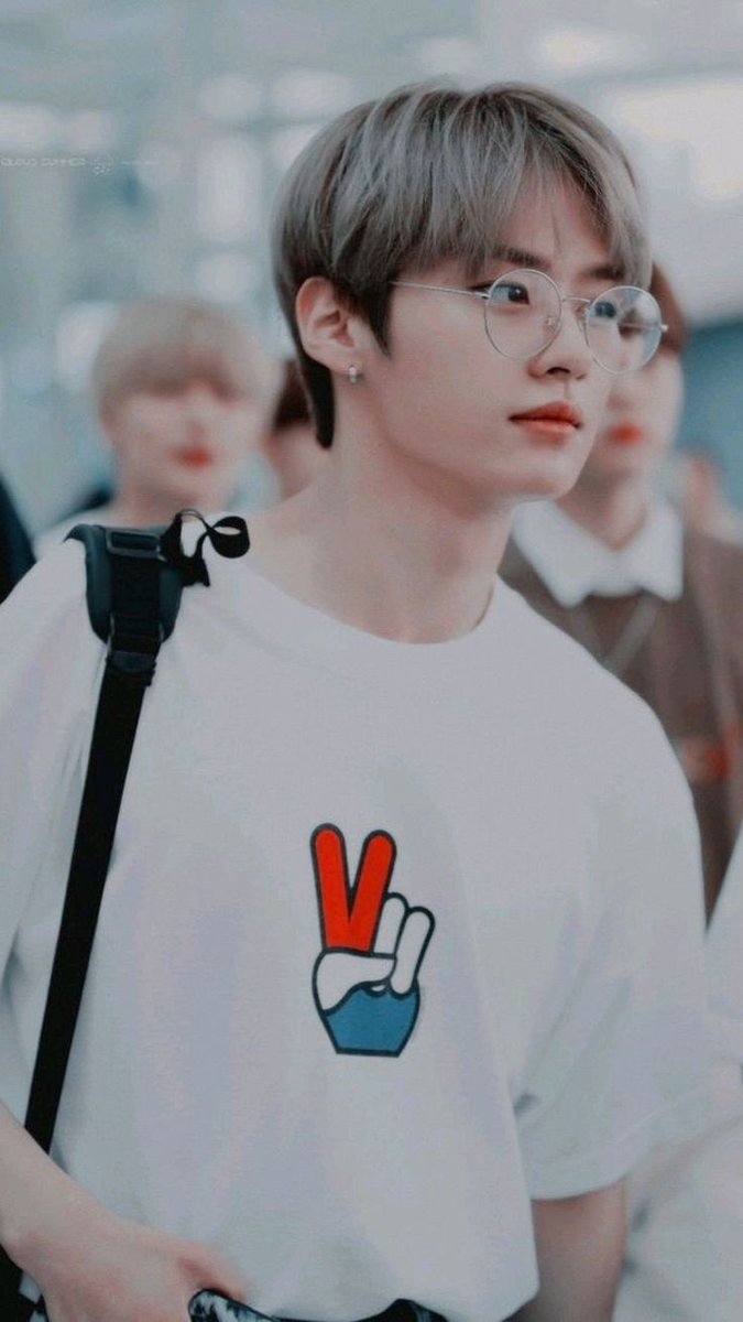 Lino with glasses: a thread 