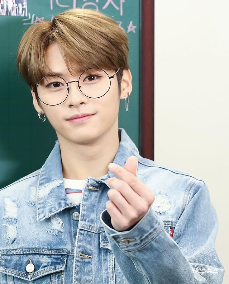 Lino with glasses: a thread 