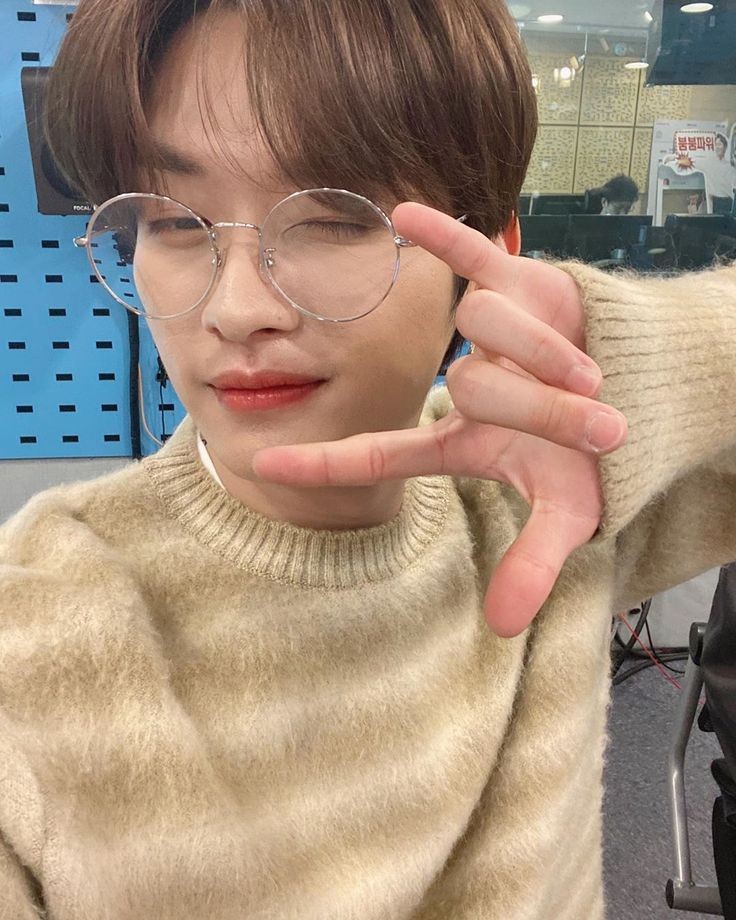 Lino with glasses: a thread 