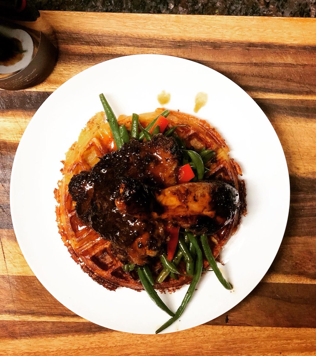 MrChefLobbyist's tweet image. Saturday Evening Dinner: Pan Fried Honey and Lavender Marinated Chicken Legs and Thighs with Spicy Gouda Mac N Cheese Waffles and Sautéed Green Beans #cheflobbyist #dinner #saturday #greenbeans #chicken #lavender #honey #waffles #macncheese #gouda  #food #music #recordplayer