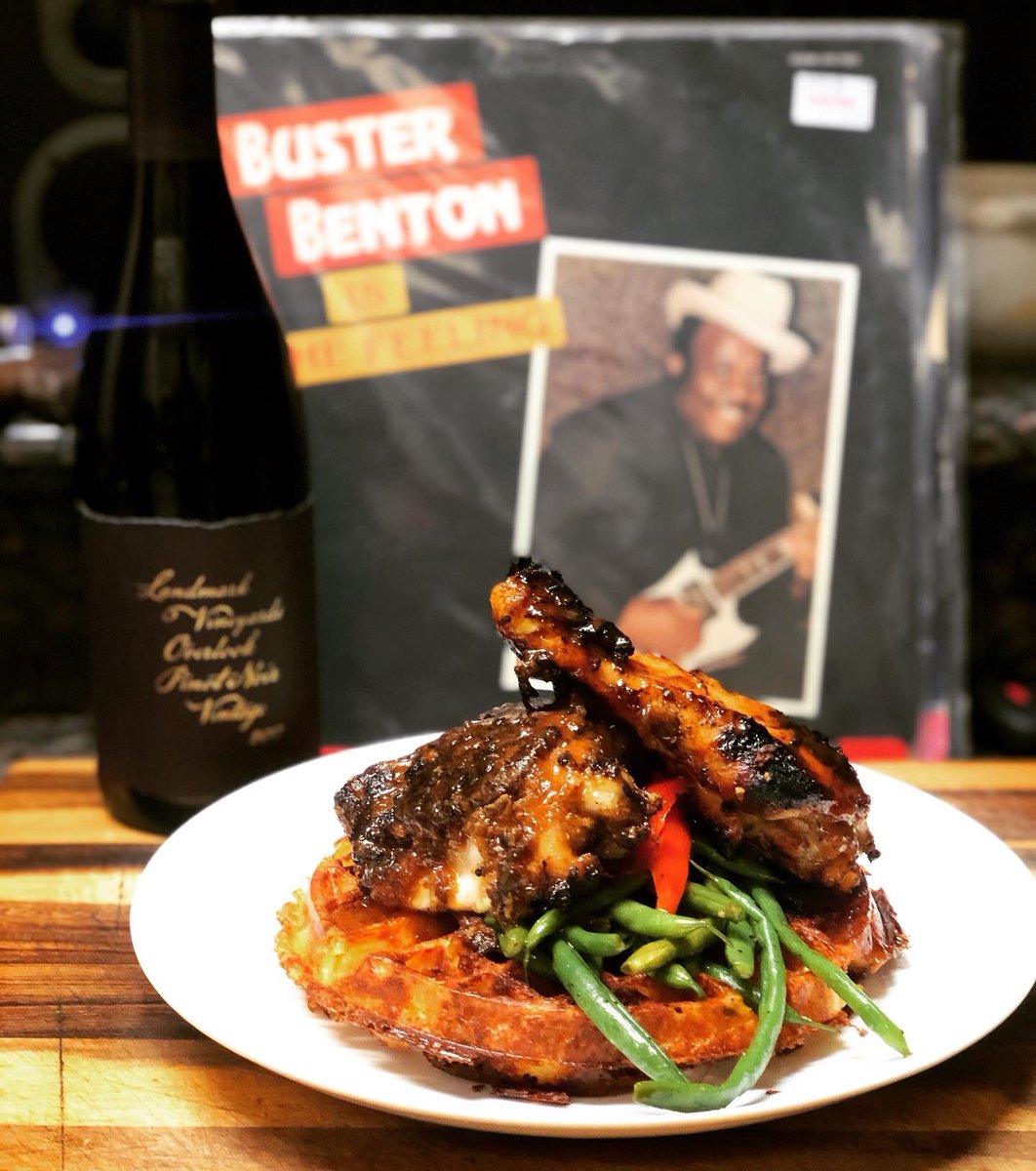 MrChefLobbyist's tweet image. Saturday Evening Dinner: Pan Fried Honey and Lavender Marinated Chicken Legs and Thighs with Spicy Gouda Mac N Cheese Waffles and Sautéed Green Beans #cheflobbyist #dinner #saturday #greenbeans #chicken #lavender #honey #waffles #macncheese #gouda  #food #music #recordplayer