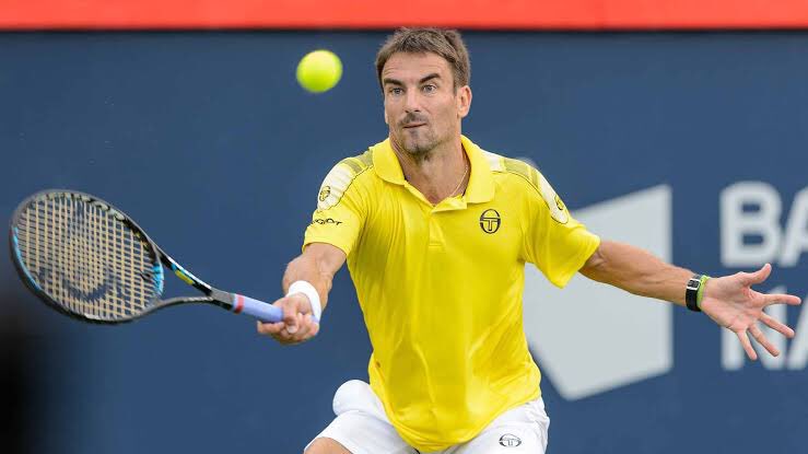 Even if not all of us think so, fashion is a big part of tennis. The outfits of top players today is, in general, well though and designed to be a marketing piece itself. This starts (or at least becomes big) with Sergio Tacchini and his new clothing brand called Tacchini.