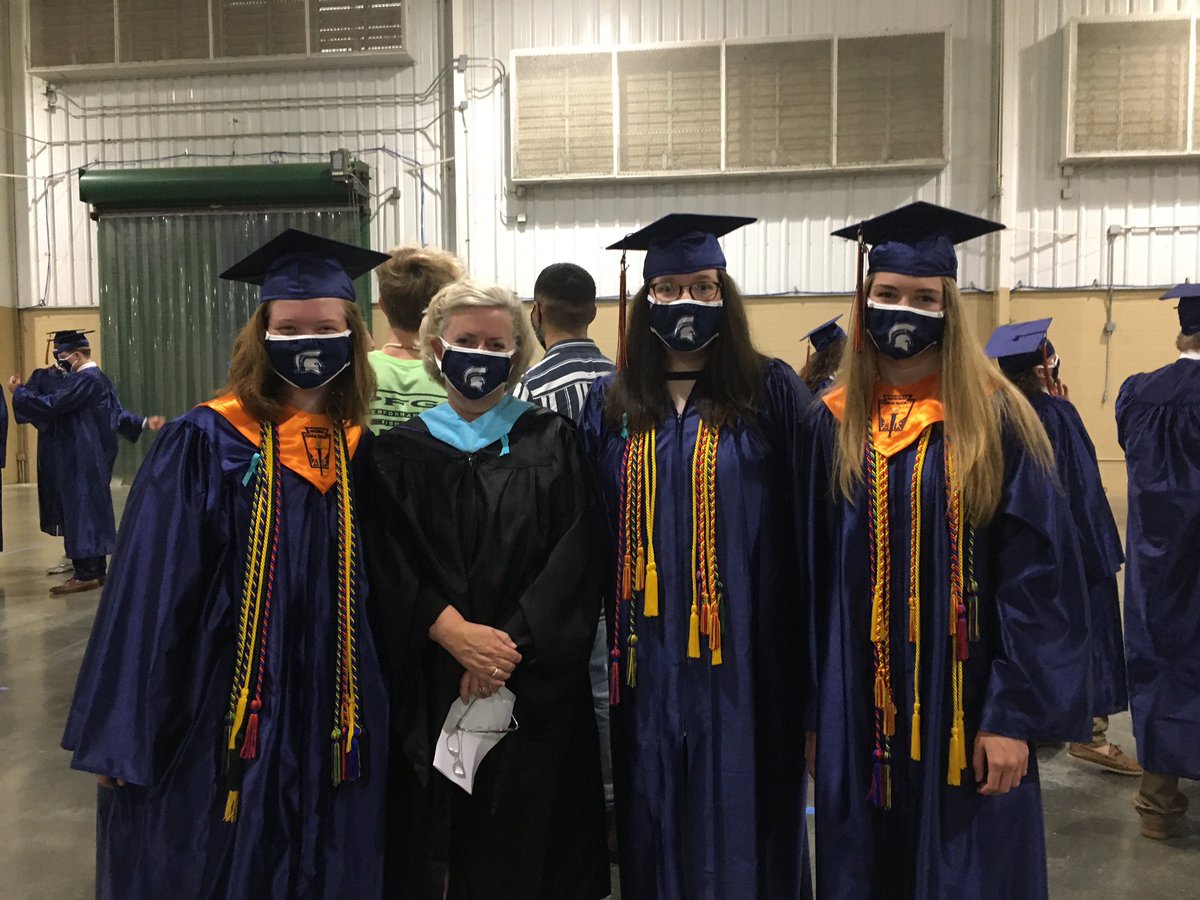 wcsSHSba's tweet photo. @wcsSHS 2020 graduation is in the books! #olesparty https://t.co/aiLzroXImU