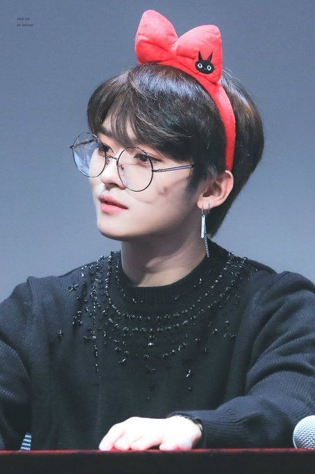 Lino with glasses: a thread 