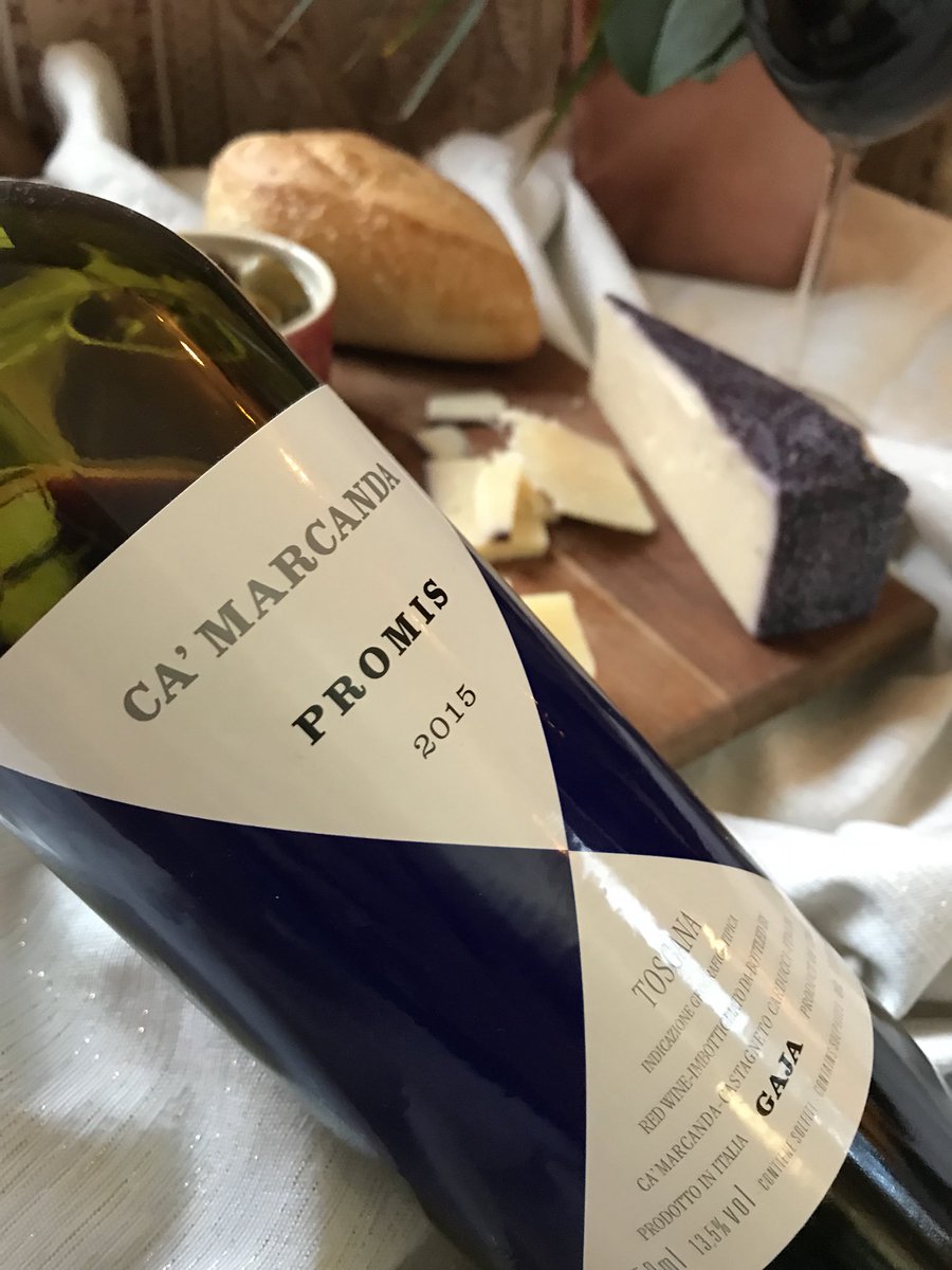 No hay nada mejor... que llegar y abrir un delicioso #Vino con quesos! #CaMarcanda #Gaja #Sangiovese🍷🍇🧀😍 #Asiago #Fontina #NYfoodies #Agradecidos #Grateful #NYSommeliers #Wines #Vinefilos #WineLovers