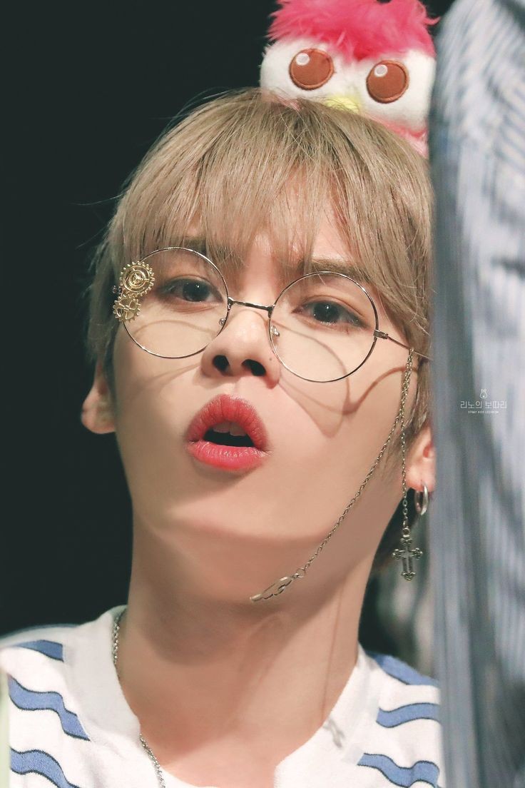 Lino with glasses: a thread 