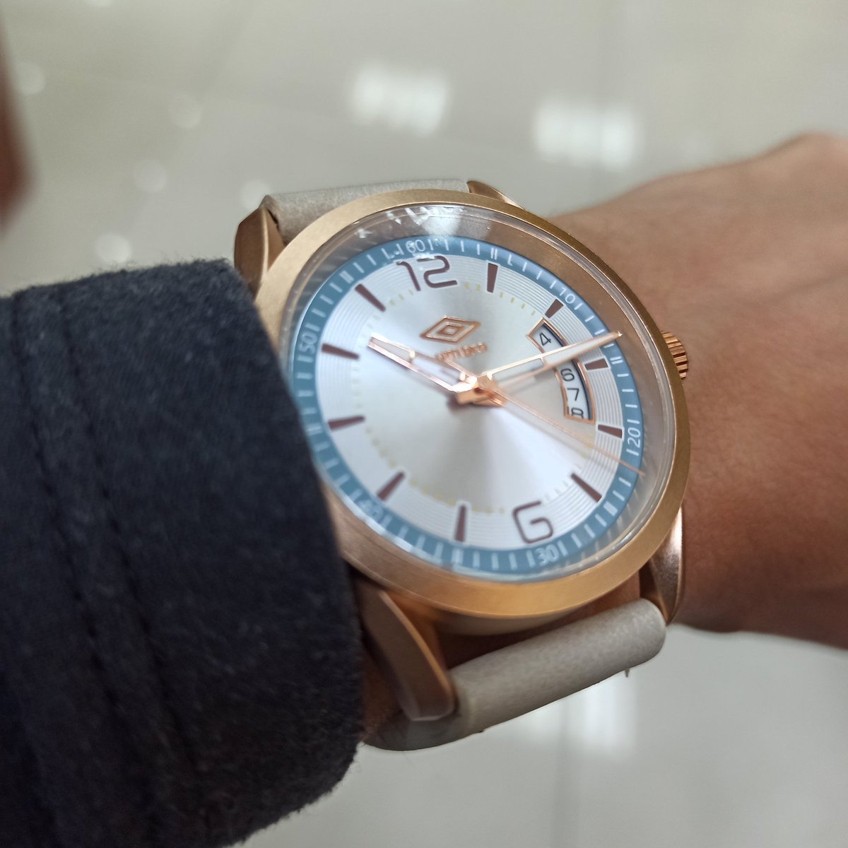 umbrowatches's tweet photo. Un modelo clasico y sencillo, excelente para cualquier outfit por sus colores neutros. Adquiérelo en https://t.co/WPIj0ZINGg
.
.
.
Modelo UMB+020-2
.
.
.
#umbrowatches #umbroplus #reloj #relojes #watches #moda #fashion #style #outfit #unisex https://t.co/J4x8b16RJt
