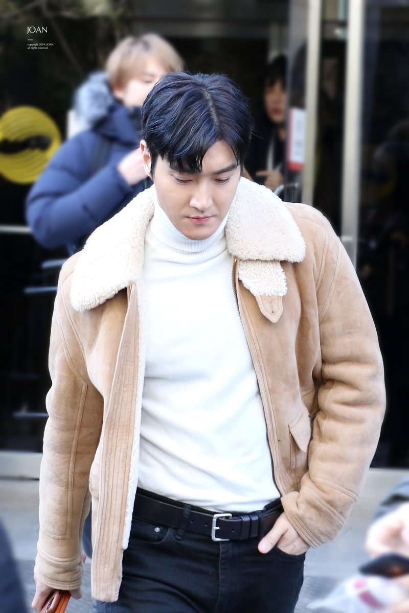 Linda_lvm's tweet photo. Turtlenecks Siwon 💯😎😍 https://t.co/D1YUTB9pSZ