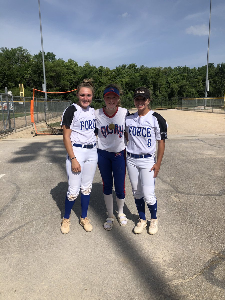 brandyc01's tweet photo. These girls had a great week in KC. They took 2nd in the USA Elite Select Summer Nationals. Even met a future college teammate. #okforce03 #USAESSummerNationals https://t.co/PJSn0q6NJ6